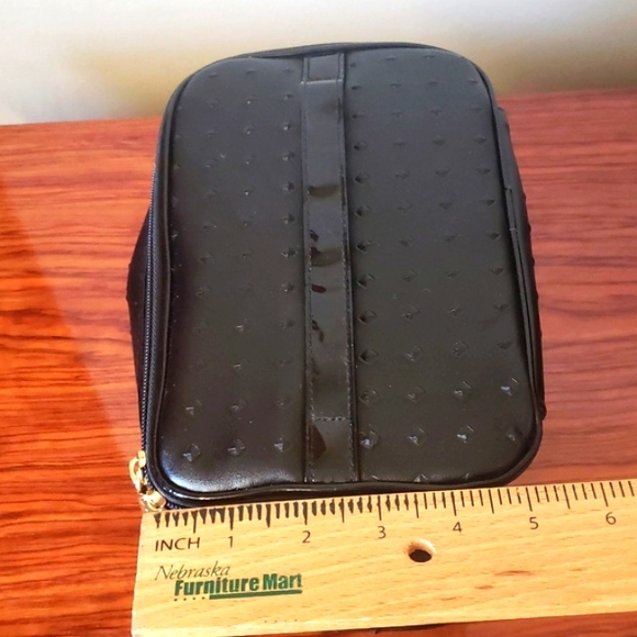 NWOT Modella Black Cosmetic Accessory Train Case in Quilted Geometric Design. - Picture 9 of 16